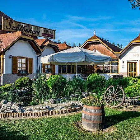 Vineyard - Szoloskert ホテル 3*